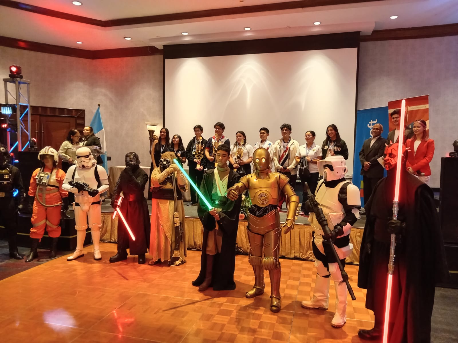 Entre Star Wars y tecnología, jóvenes ganan en Word, Excel y PowerPoint en el MOS 2026
