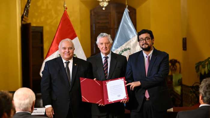 Guatemala y Perú completaron el proceso de ratificación de su Tratado de Libre Comercio (TLC), un acuerdo que abrirá una nueva etapa en las relaciones económicas entre ambos países al facilitar el intercambio comercial, promover inversiones y ofrecer mayor certeza jurídica a las empresas.