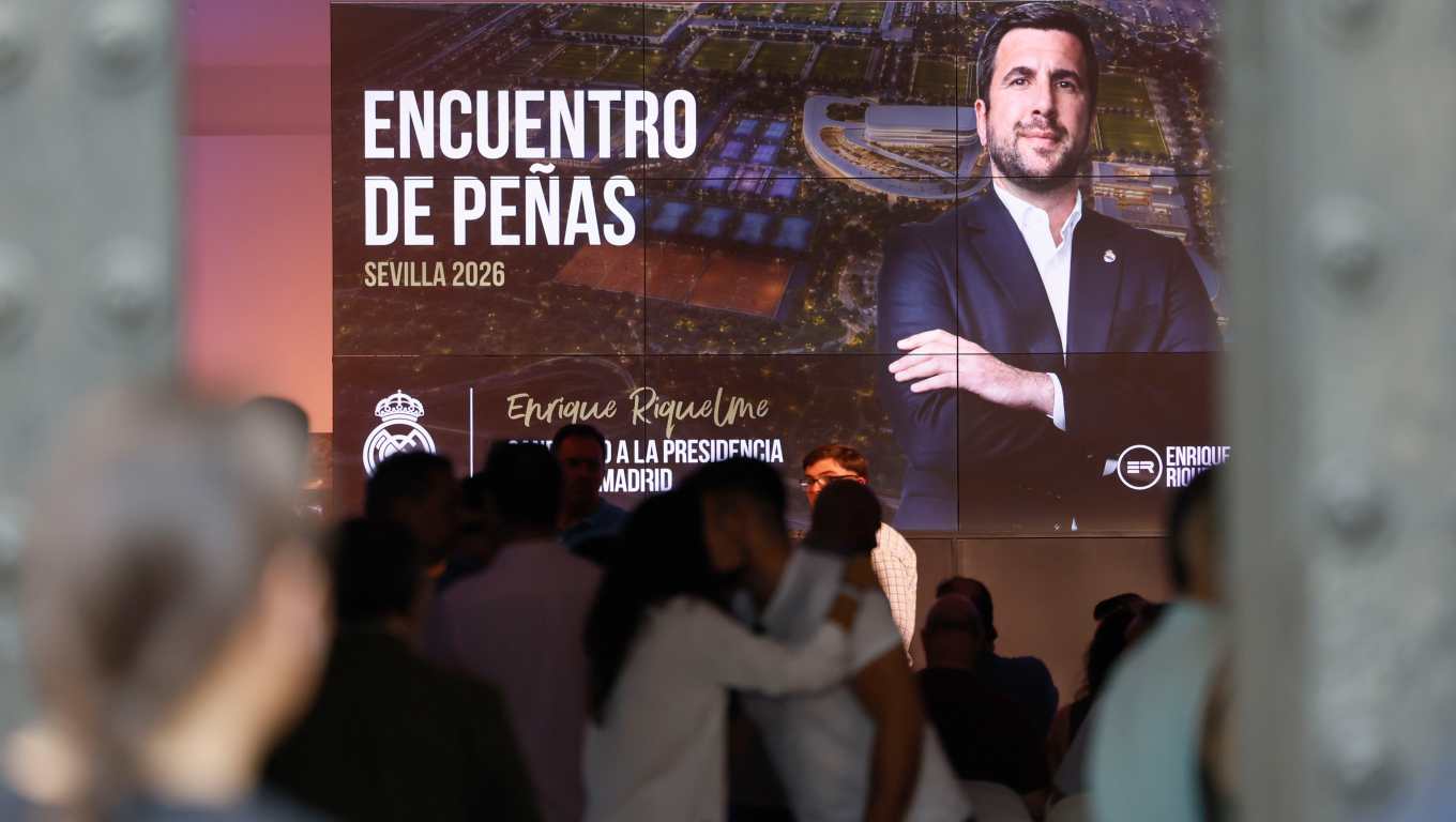 SEVILLA, 02/06/2026.- El candidato a la presidencia del Real Madrid, Enrique Riquelme, asiste a un encuentro con las peñas celebrado este martes en Sevilla. EFE/ José Manuel Vidal