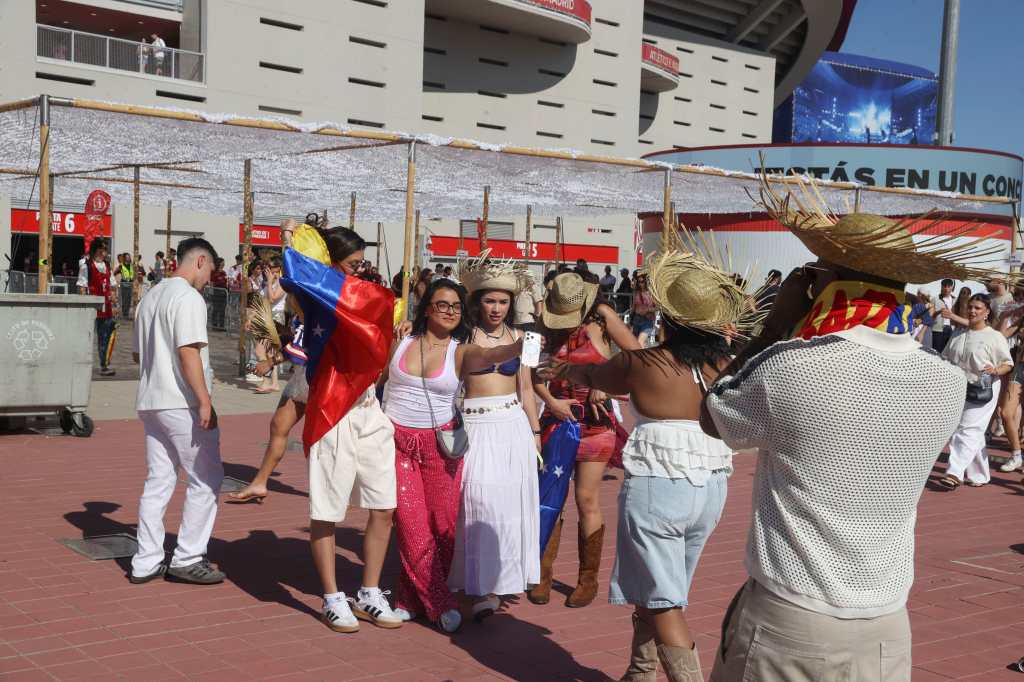Bad Bunny fills Madrid and brings together the Latin community of Europe