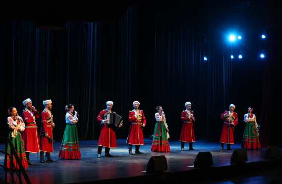 Algiers (Algeria), 04/06/2026.- Members of the Moscow Cossack Choir perform during a concert conducted by Veniamin Novotochinov at the Algiers Opera House in Algiers, Algeria, 03 June 2026. The Moscow Cossack Choir is a Russian musical and choral ensemble founded in 2013 that specializes in the preservation and promotion of Cossack cultural heritage. (Argel, Moscú) EFE/EPA/MOHAMED MESSARA