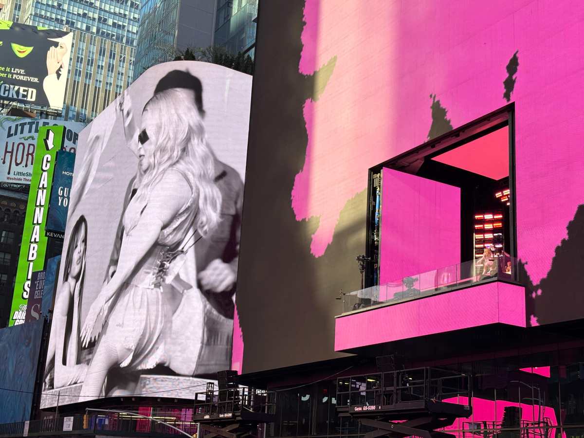 La sorpresa de Madonna en Times Square: cómo fue el concierto que reunió a cientos de admiradores