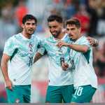 Oeiras (Portugal), 06/06/2026.- Portugal's Bruno Fernandes (C) celebrates with Goncalo Guedes (L) and Pedro Neto after scoring a goal during the international soccer friendly match Portugal against Chile held at National Stadium, in Oeiras, Portugal, 06 June 2026. (Futbol, Amistoso) EFE/EPA/JOSE SENA GOULAO