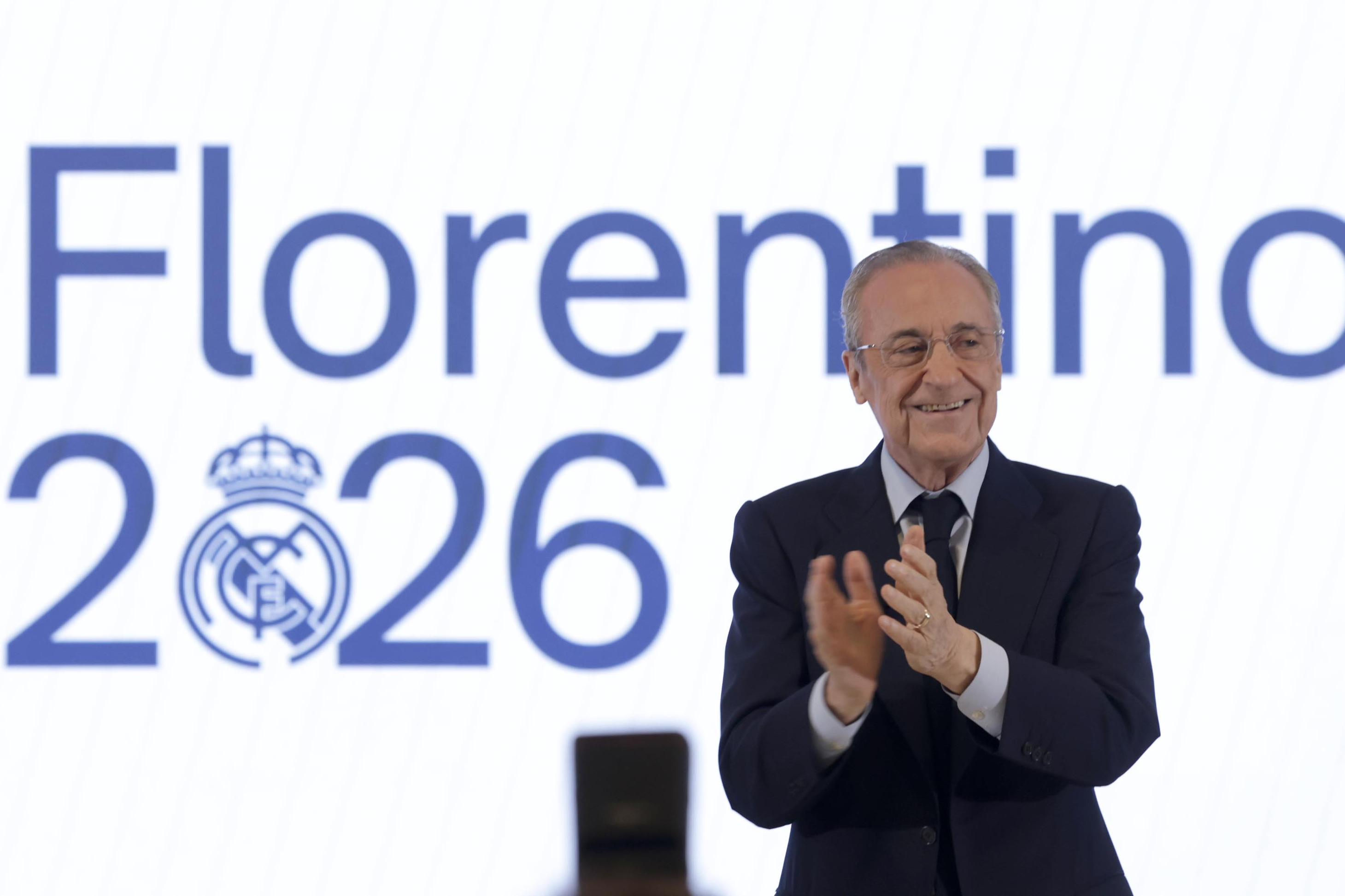 MADRID, 08/06/2026.- Florentino Pérez ha sido reelegido como presidente del Real Madrid, tras superar en las elecciones al otro candidato, Enrique Riquelme, según anunció Real Madrid TV, antes de facilitar los resultados oficiales, este domingo en Madrid. EFE/Juanjo Martín