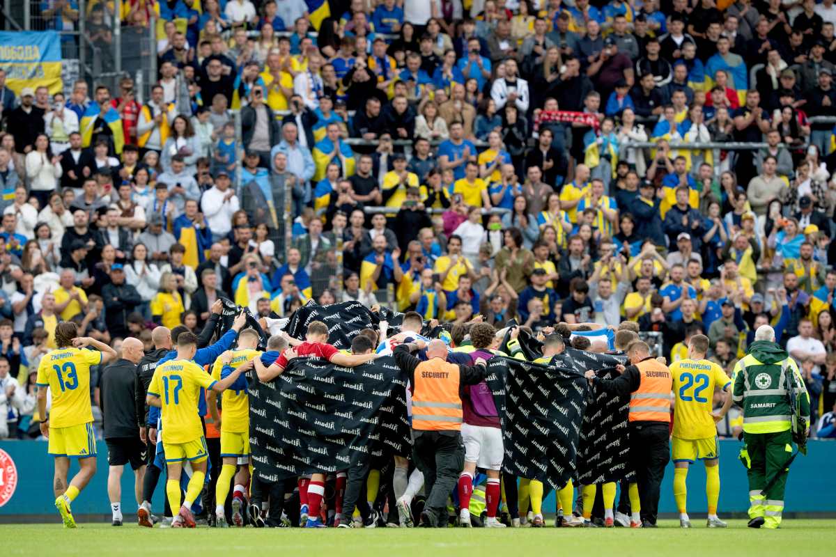 VIDEO | Christian Eriksen se desploma durante el amistoso en