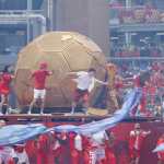 GR5159. TORONTO (CANADÁ), 12/06/2026.- Artistas se presentan en la inauguración del Mundial de la FIFA 2026 este viernes, en el estadio BMO Field de Toronto (Canadá). EFE/ Bienvenido Velasco