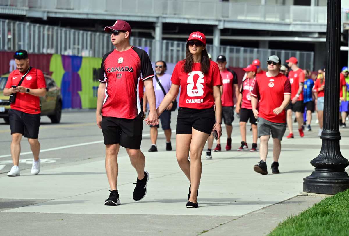 Aficionados de Canadá.(Foto Prensa Libre: EFE).