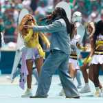 La cantante colombiana Shakira y el nigeriano Burna Boy se presentan en la inauguración del Mundial de la FIFA 2026. (Foto Prensa Libre: EFE)