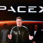 Captura de video tomada de una publicación en la cuenta oficial en X @Nasdaq que muestra al magnate Elon Musk hablando durante la salida a la bolsa de su compañía SpaceX. Musk asegura este viernes, antes de la apertura de Wall Street, que SpaceX, que debuta en los parqués, busca desarrollar la tecnología necesaria para convertir a la humanidad en una "civilización multiplanetaria" y "hacer posible que cualquier persona pueda viajar algún día a la Luna, Marte o incluso más allá del sistema solar". (Foto Prensa Libre: EFE/ @Nasdaq).