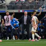 LOS ANGELES (United States), 13/06/2026.- Paraguay's head coach Gustavo Alfaro gestures during the FIFA World Cup 2026 group stage match USA against Paraguay, in Los Angeles, California, USA, 12 June 2026. EFE/EPA/SCOTT STRAZZANTE LOS ANGELES (United States), 13/06/2026.- Paraguay's head coach Gustavo Alfaro gestures during the FIFA World Cup 2026 group stage match USA against Paraguay, in Los Angeles, California, USA, 12 June 2026. EFE/EPA/SCOTT STRAZZANTE