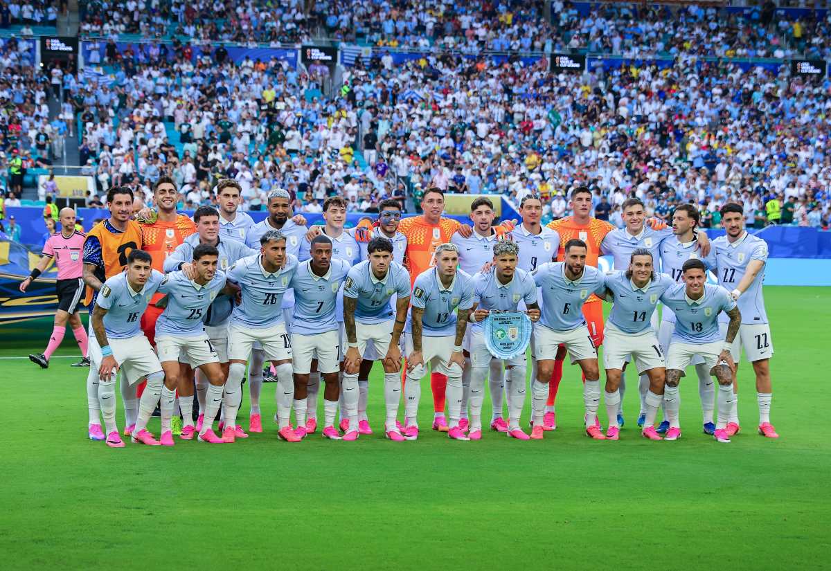 MIAMI (United States), 15/06/2026.- Uruguay team members pose before the FIFA World Cup 2026 group stage match Saudi Arabia against Uruguay, in Miami, Florida, USA, 15 June 2026. (Arabia Saudita) EFE/EPA/CRISTOBAL HERRERA-ULASHKEVICH