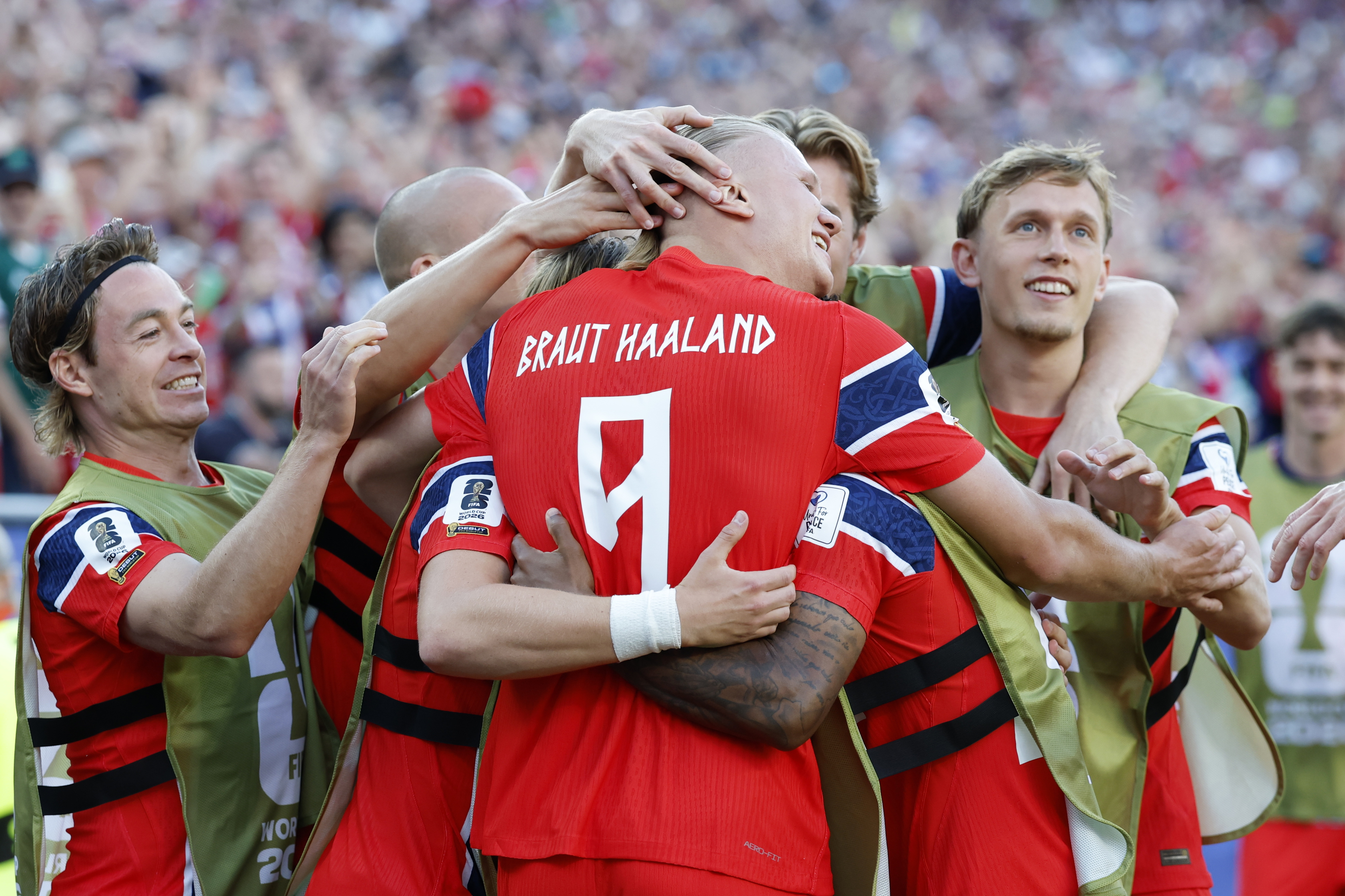 BOSTON (United States), 17/06/2026.- Erling Haaland of Norway (C) celebrates with his teammates after scoring the 2-1 goal during the FIFA World Cup 2026 group stage match Iraq against Norway, in Boston, Massachusetts, USA, 16 June 2026. (Noruega) EFE/EPA/GREG M. COOPER