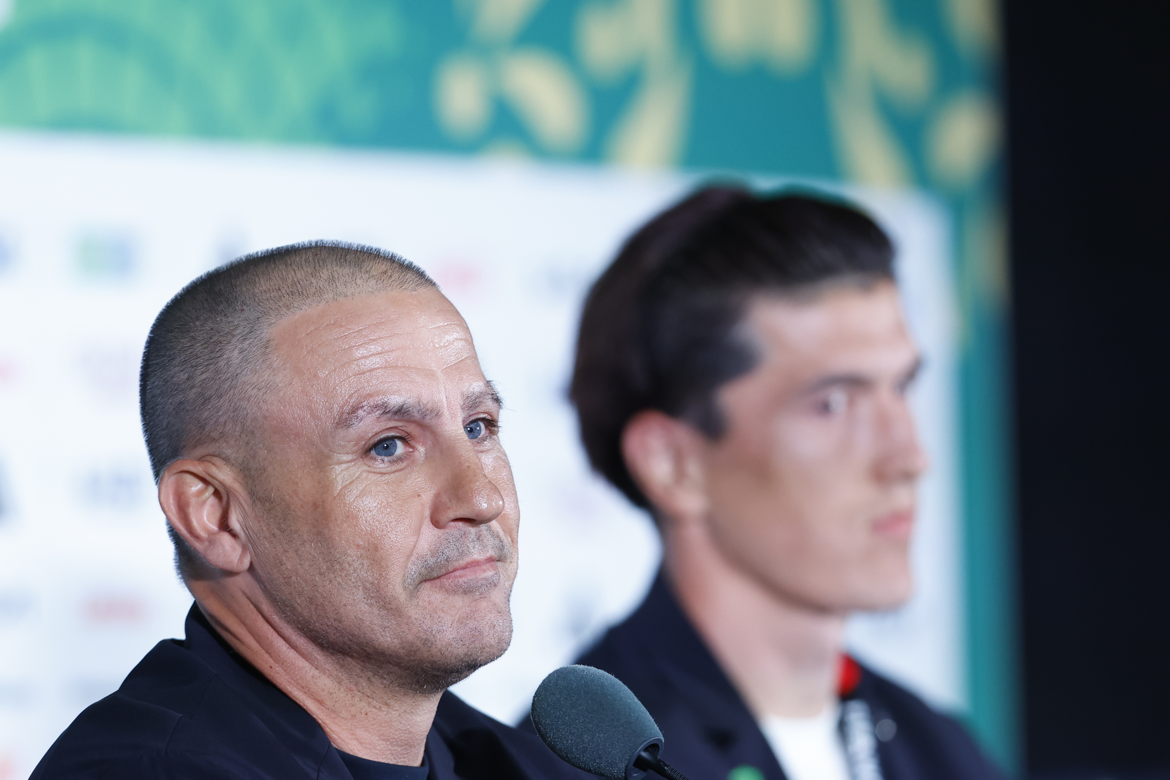 GR3179. CIUDAD DE MÉXICO (MÉXICO), 16/06/2026.- El seleccionador de Uzbekistán, Fabio Cannavaro (i), y Eldor shomurodov asisten a una rueda de prensa este martes, en Ciudad de México (México). EFE/ Sashenka Gutiérrez