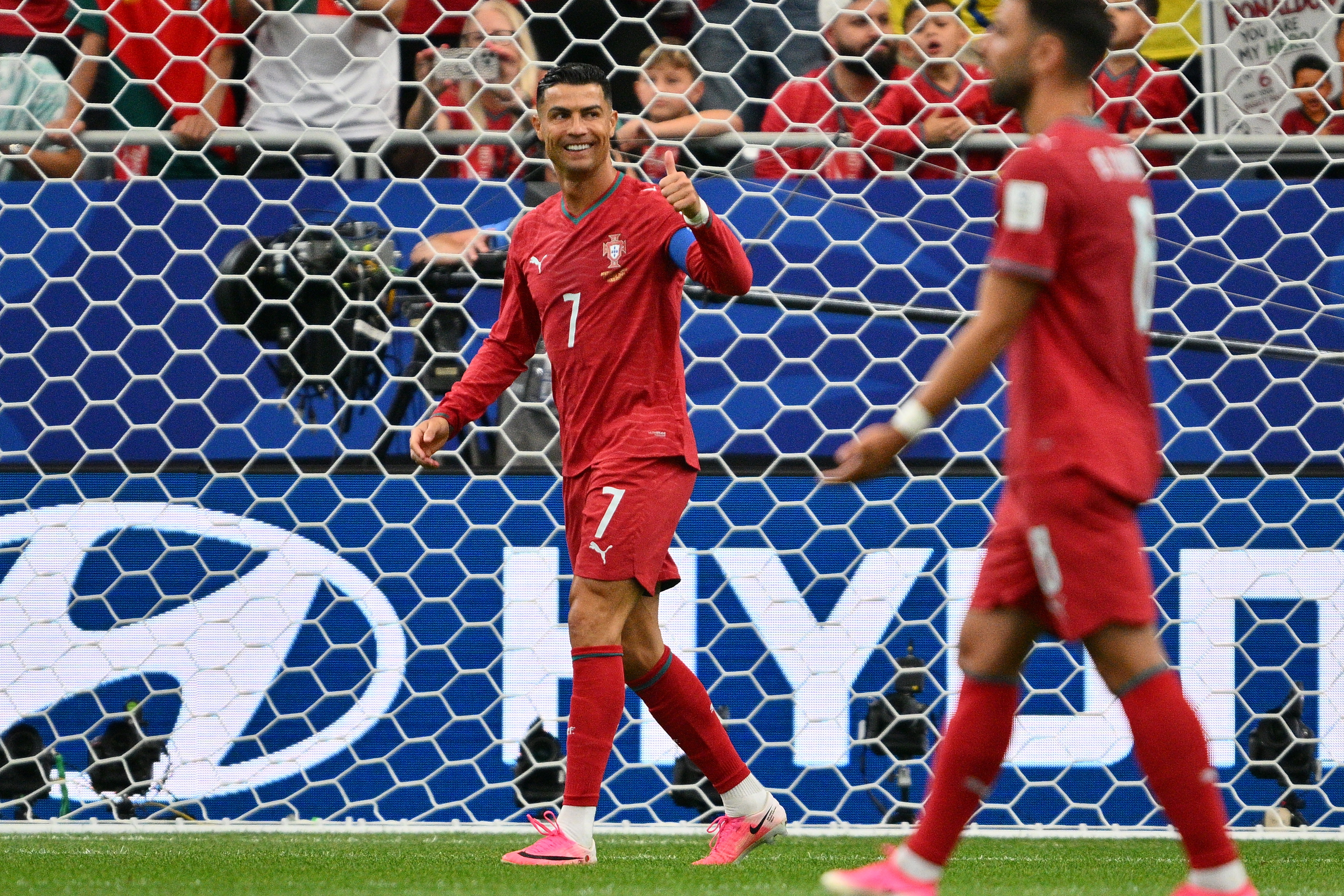 HOUSTON (United States), 17/06/2026.- Cristiano Ronaldo of Portugal gives thumbs up during the FIFA World Cup 2026 group stage match Portugal against Democratic Republic of Congo, in Houston, USA, 17 June 2026. EFE/EPA/SAM WASSON