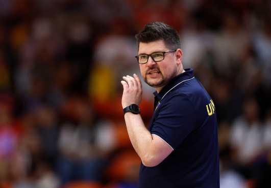 BANGKOK (Thailand), 18/06/2026.- Ukraine's coach Jakub Gluszak reacts during the Volleyball Nations League 2026 - Women's Week 2 Pool 6 match between Poland and Ukraine in Bangkok, Thailand, 18 June 2026. (Polonia, Tailandia, Ucrania) EFE/EPA/RUNGROJ YONGRIT