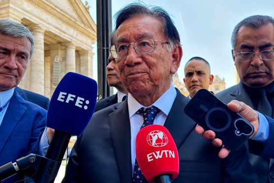 CIUDAD DEL VATICANO, 18/06/2026.- El papa León XIV viajará a Perú la primera quincena de noviembre con etapas en Chiclayo -la diócesis de la que fue obispo-, Lima, Piura y Pulcallpa, según le confirmó este jueves al presidente interino del país sudamericano, José María Balcázar (imagen), a quien recibió en audiencia en el Vaticano. EFE/ Daniel Cáceres