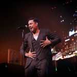 PAMPLONA (NAVARRA) 21/ 06 / 2026.- El cantante mejicano Carlos Rivera durante el concierto que ha ofrecido este domingo en el Navarra Arena de Pamplona iniciando su gira española en 2026 '¡Vida Méxixo! Tour'. EFE/Villar López