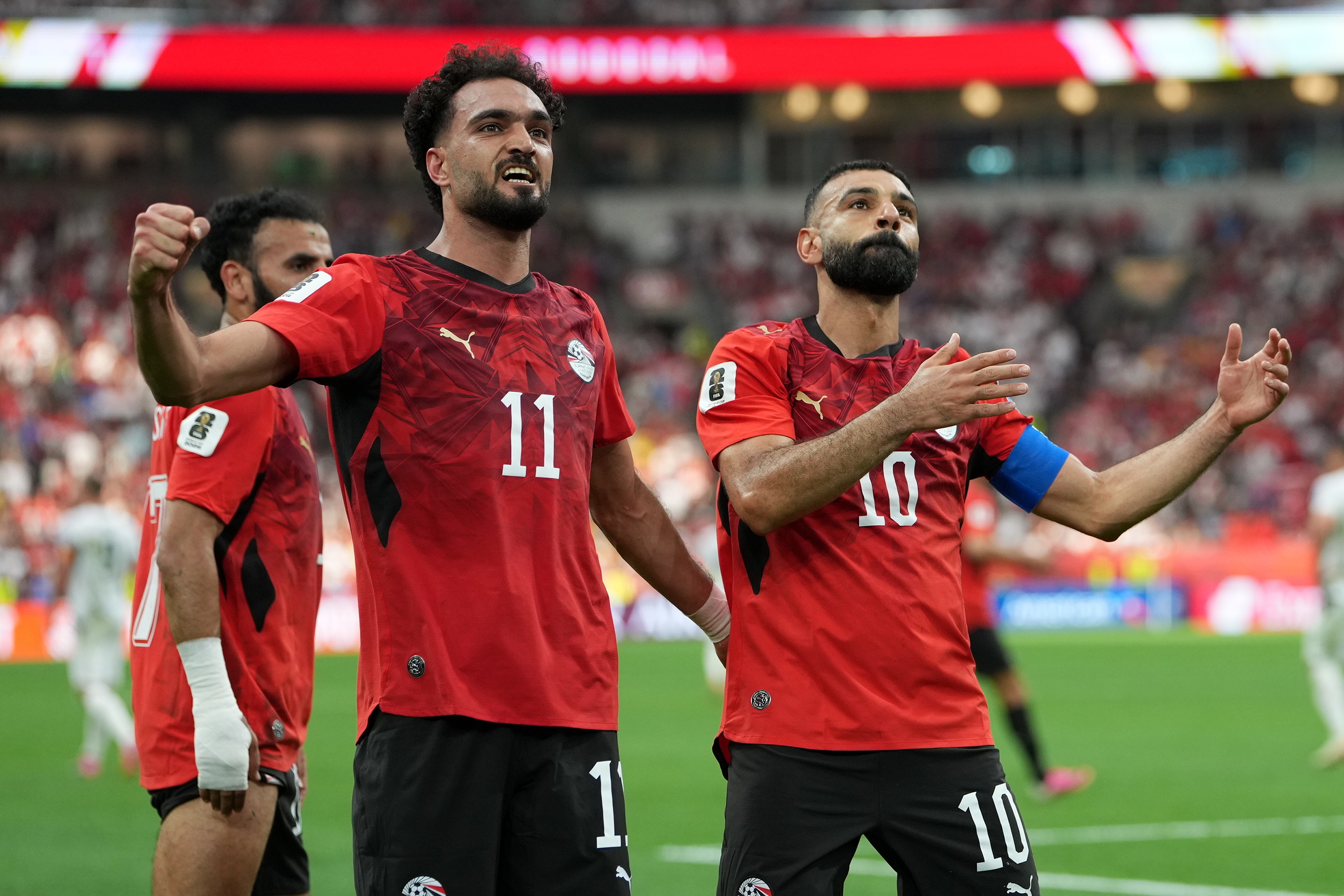 VANCOUVER (Canada), 22/06/2026.- Mohamed Salah of Egypt (R) celebrates with his teammates after scoring the 1-2 goal during the FIFA World Cup 2026 group stage match New Zealand against Egypt, in Vancouver, Canada, 21 June 2026. (Egipto, Nueva Zelanda) EFE/EPA/BOB FRID