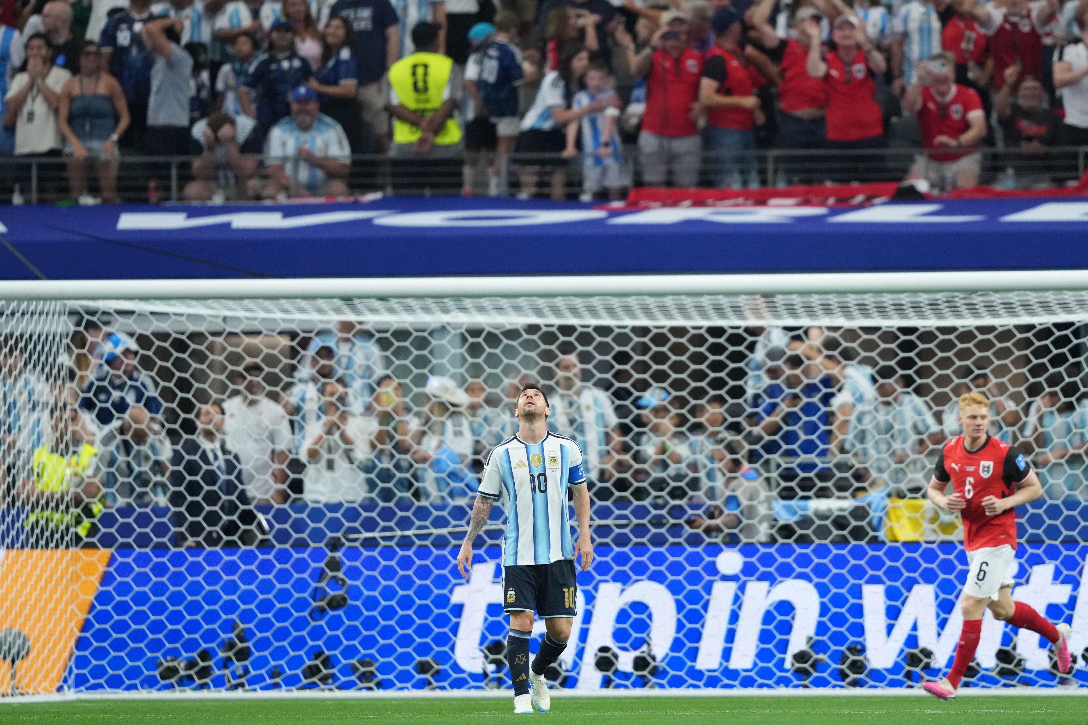 DALLAS (United States), 22/06/2026.- Lionel Messi of Argentina reacts after missing to convert a penalty during the FIFA World Cup 2026 group stage match Argentina against Austria, in Dallas, USA, 22 June 2026. EFE/EPA/JEFFREY MCWHORTER