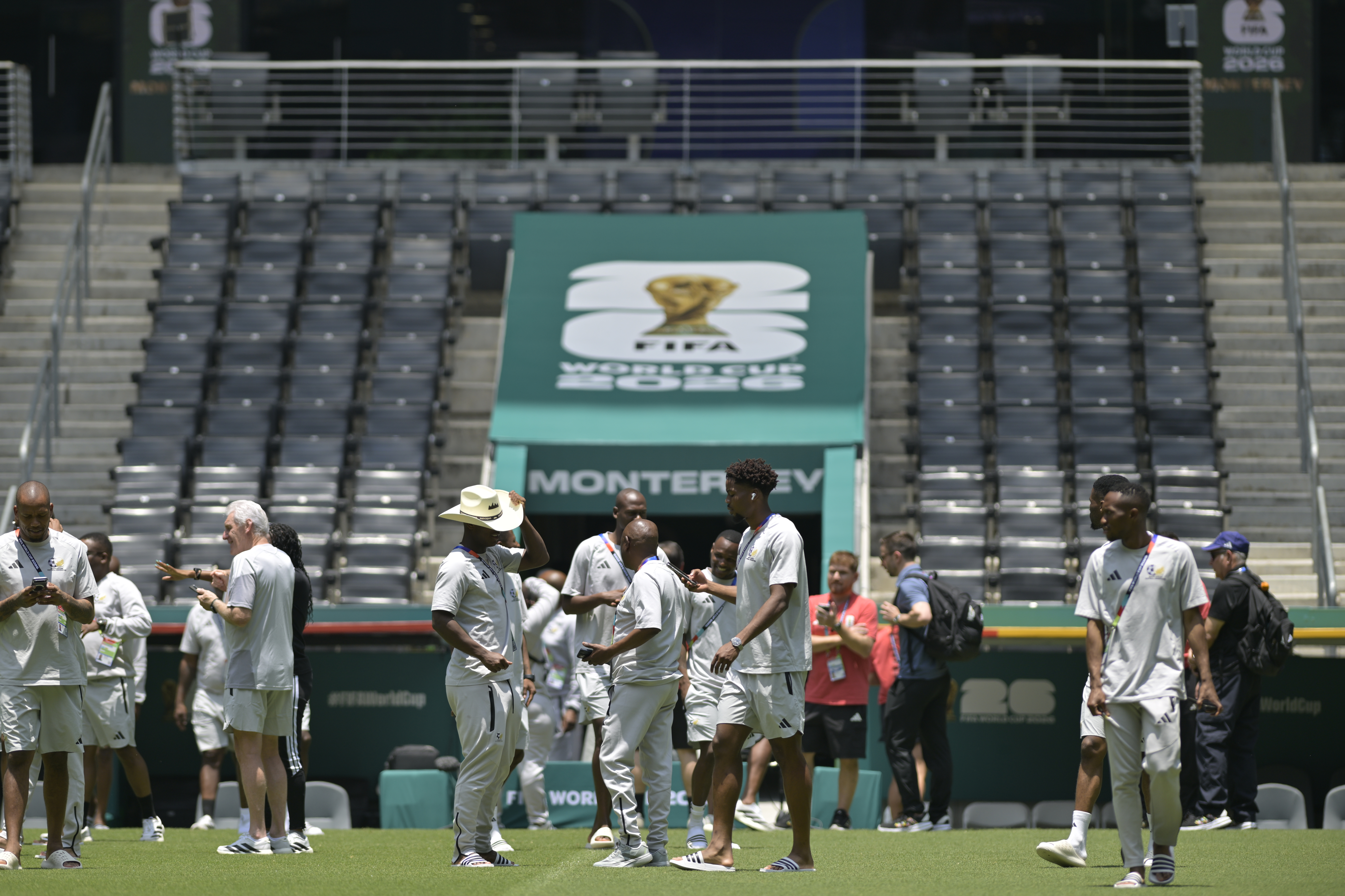 MONTERREY (MÉXICO), 23/06/2026.- La selección de Sudáfrica durante el reconocimiento de la cancha este martes, en Monterrey (México). EFE/ Miguel Sierra