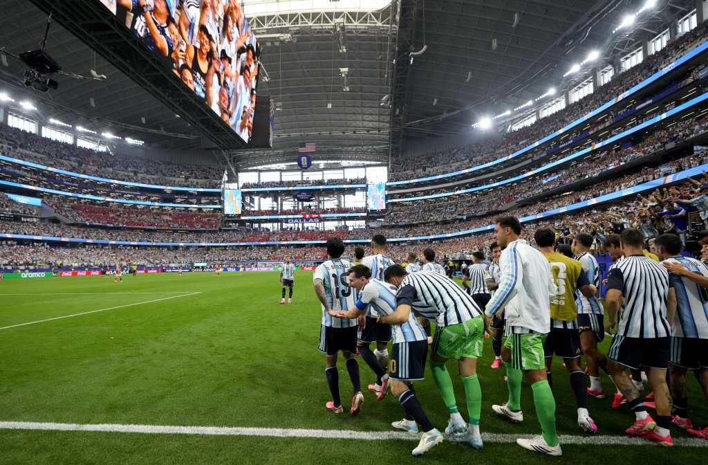El AT&T Stadium fue sede del partido entre Argentina y Jordania durante la Copa Mundial de la FIFA 2026. También será la sede de la semifinal. (Foto, Prensa Libre: EFE)