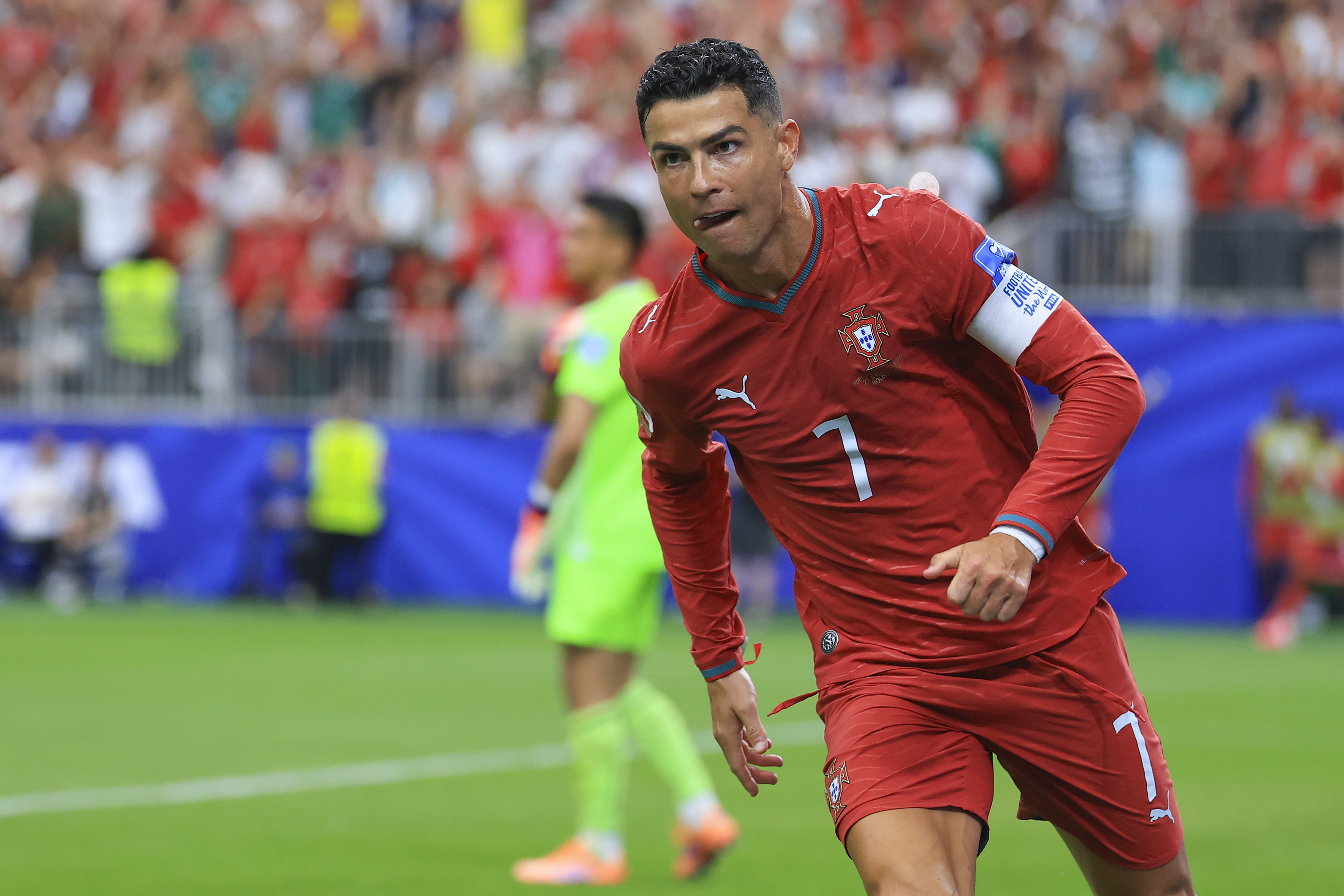 FOTODELDÍA - HOUSTON (EEUU), 23/06/2026.- El delantero portugués Cristiano Ronaldo celebra tras anotar un gol durante el partido del Grupo K del Mundial 2026 que disputan las selecciones nacionales de Portugal y Uzbekistán en el estadio Houston (EEUU). EFE/Carlos Ramirez