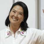 Keiko Fujimori logró su primera victoria presidencial en Perú y espera ser proclamada oficialmente tras imponerse por estrecho margen en la segunda vuelta. (Foto Prensa Libre: EFE)