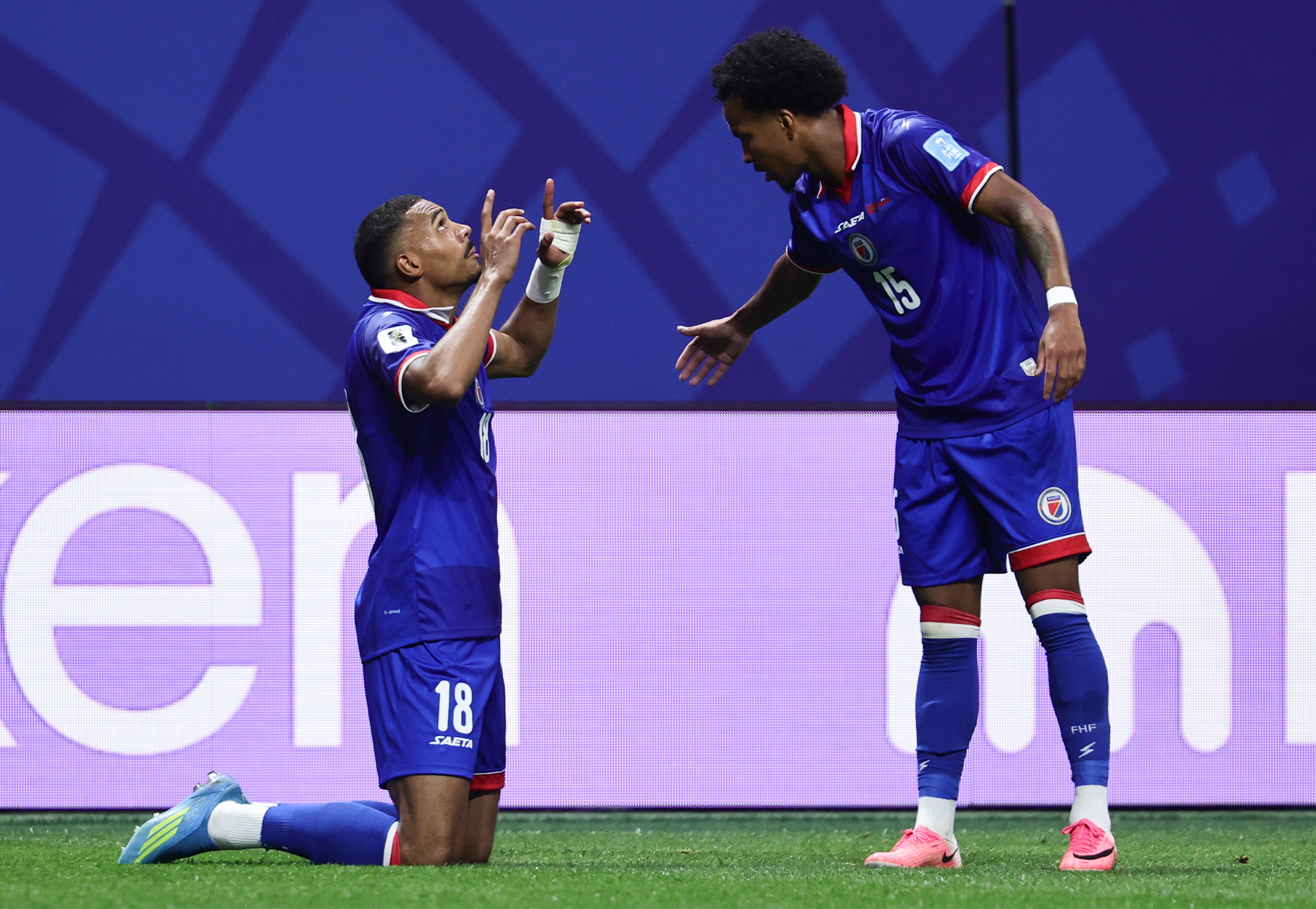 ATLANTA (United States), 25/06/2026.- Wilson Isidor of Haiti (L) celebrates with his teammate Ruben Providence after scoring the 1-2 goal during the FIFA World Cup 2026 group stage match Morocco against Haiti, in Atlanta, Georgia, USA, 24 June 2026. (Marruecos) EFE/EPA/RONALD WITTEK