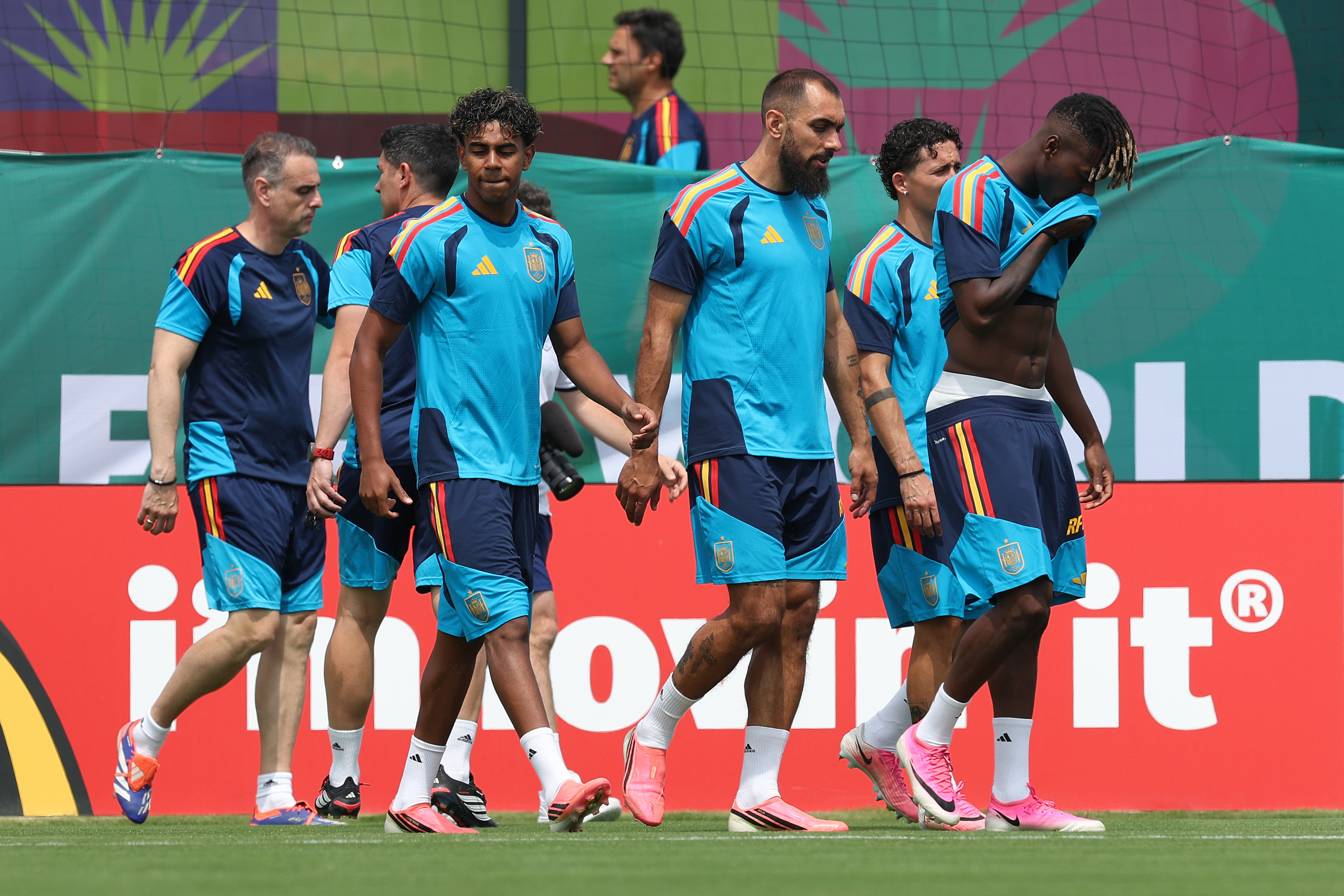 ZAPOPAN (MÉXICO), 25/06/2026.- Jugadores de la selección española de fútbol durante el entrenamiento que se celebra este jueves en el Sports Arena, en Zapopan, previo al último partido de la fase de grupos que disputarán ante Uruguay. EFE/Alex Cruz