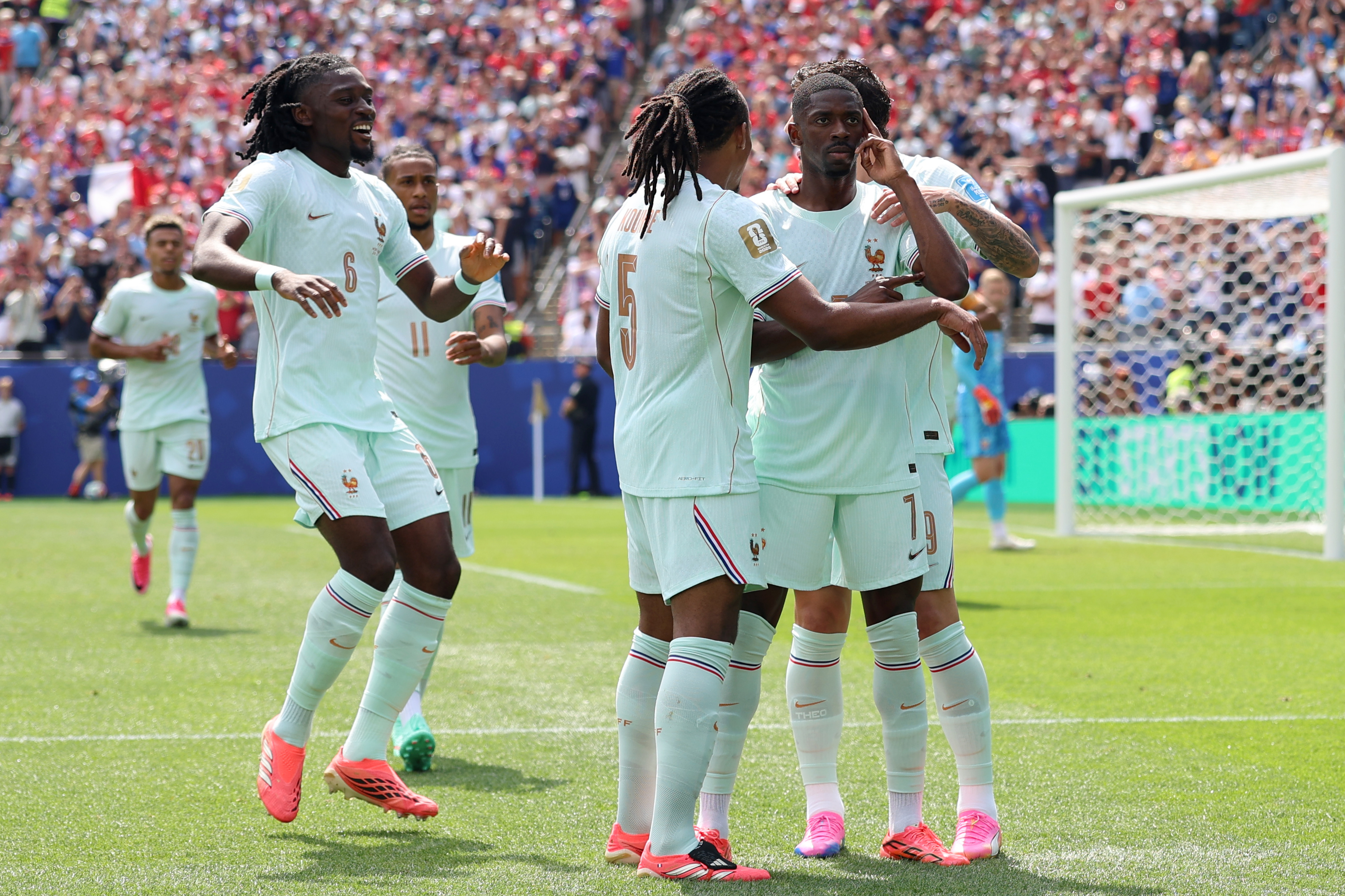 . FOXBOROUGH (ESTADOS UNIDOS), 26/06/2026.- Jugadores de Francia celebran un gol de Ousmane Dembélé (d) este viernes, en un partido del grupo I del Mundial de la FIFA 2026 entre Noruega y Francia en el estadio Gillette de Foxborough (Estados Unidos). EFE/ Octavio Guzmán