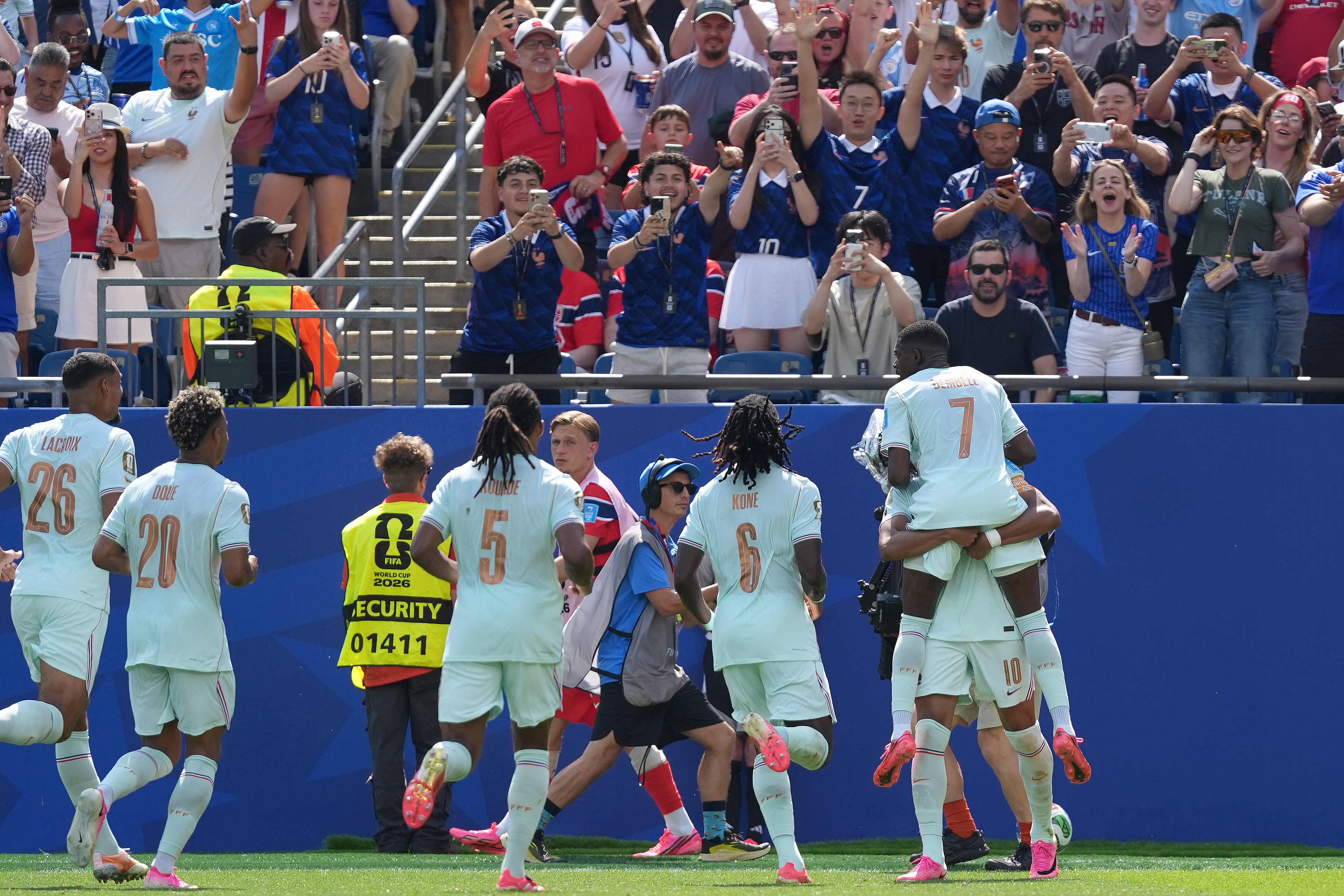 . FOXBOROUGH (ESTADOS UNIDOS), 26/06/2026.- Jugadores de Francia celebran un gol de Ousmane Dembélé (d) este viernes, en un partido del grupo I del Mundial de la FIFA 2026 entre Noruega y Francia en el estadio Gillette de Foxborough (Estados Unidos). EFE/ Octavio Guzmán
