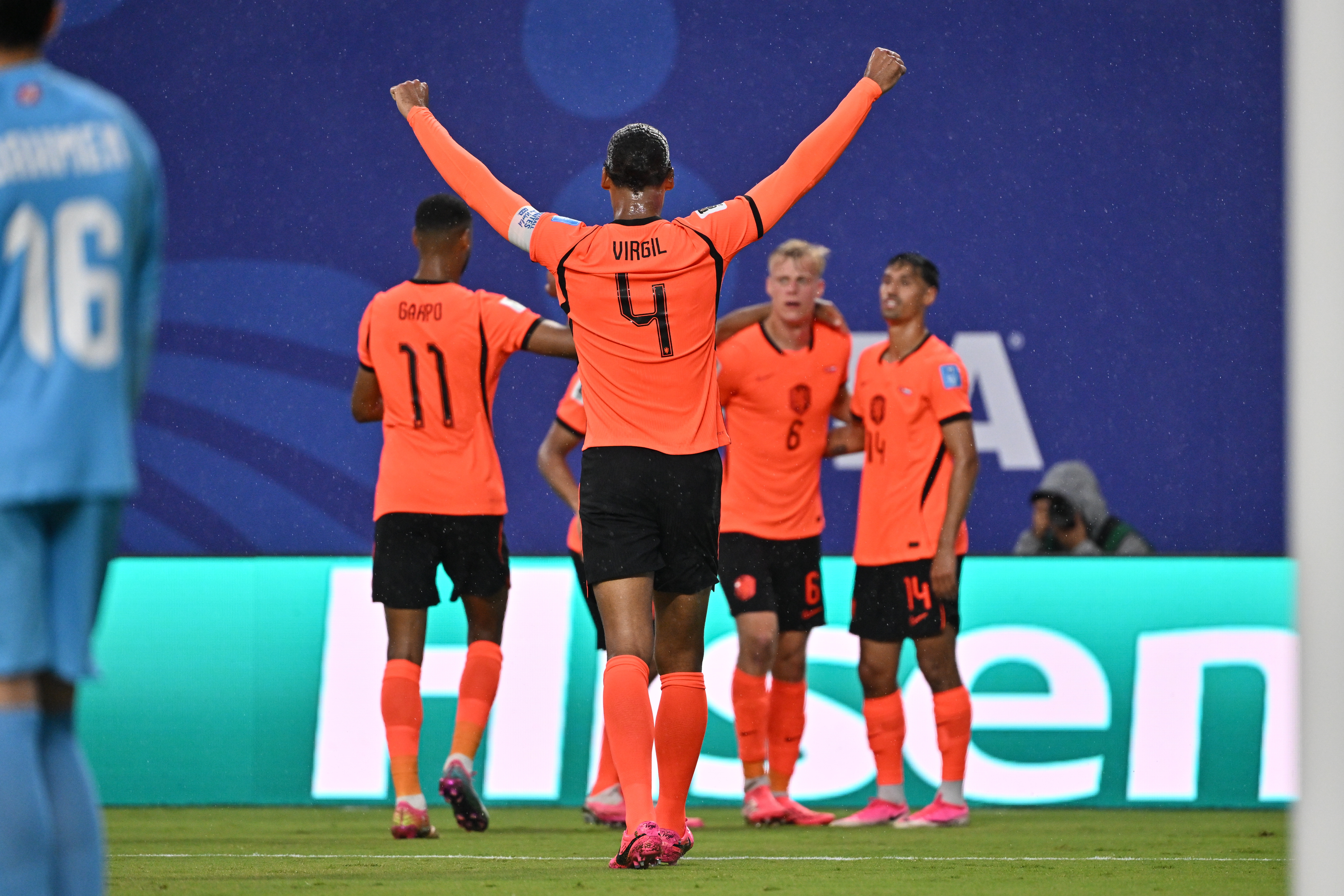 KANSAS CITY (United States), 26/06/2026.- Netherlands' Jan Paul van Hecke (2-R, partially seen) celebrates with his teammates after scoring the 1-3 goal during the FIFA World Cup 2026 group stage match Tunisia against Netherlands, in Kansas City, Missouri, USA, 25 June 2026. (Países Bajos; Holanda, Túnez) EFE/EPA/AMY KONTRAS