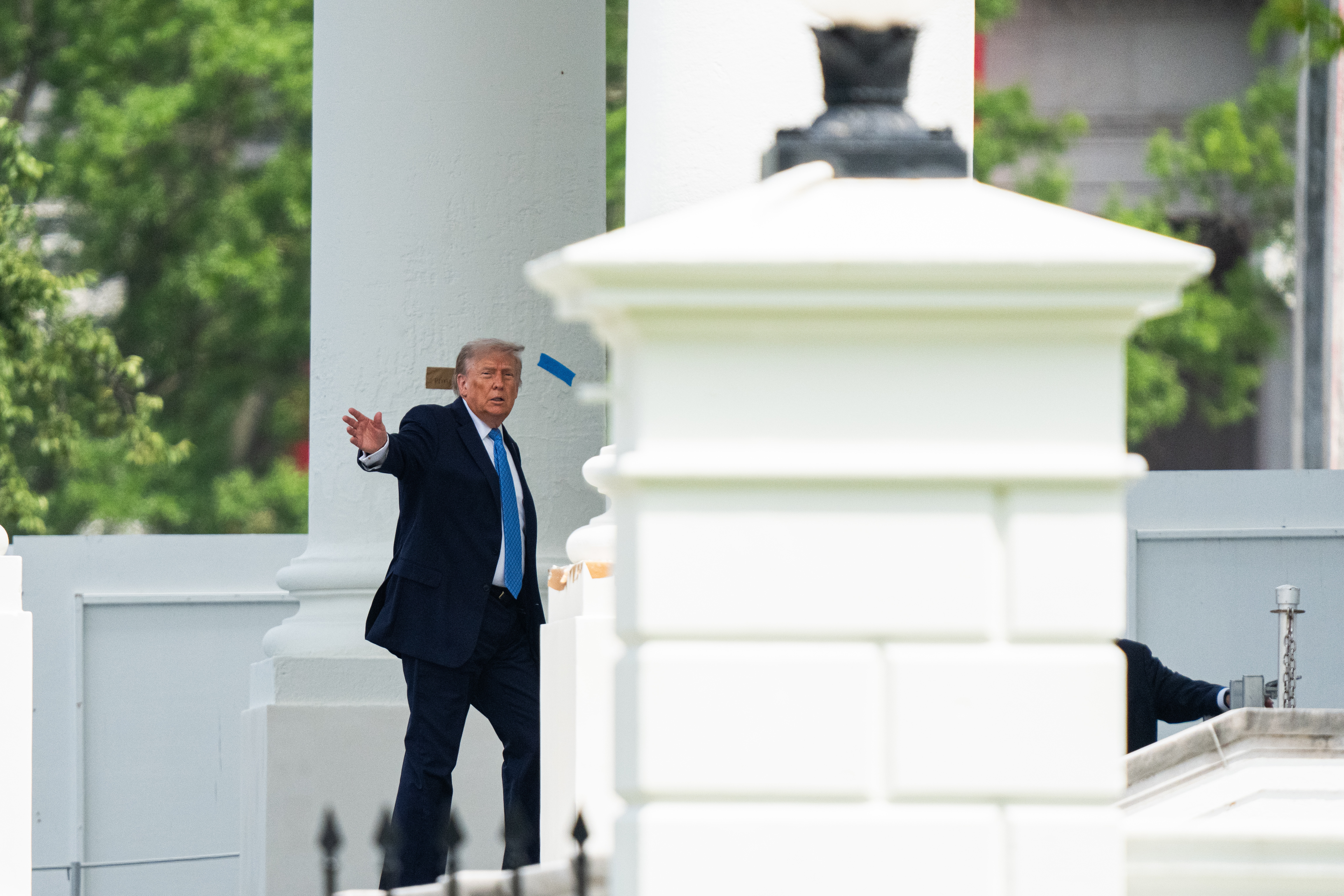 Washington (United States), 26/06/2026.- United States President Donald Trump arrives at the White House in Washington, DC, USA, 26 June 2026. (Estados Unidos) EFE/EPA/Aaron Schwartz / POOL