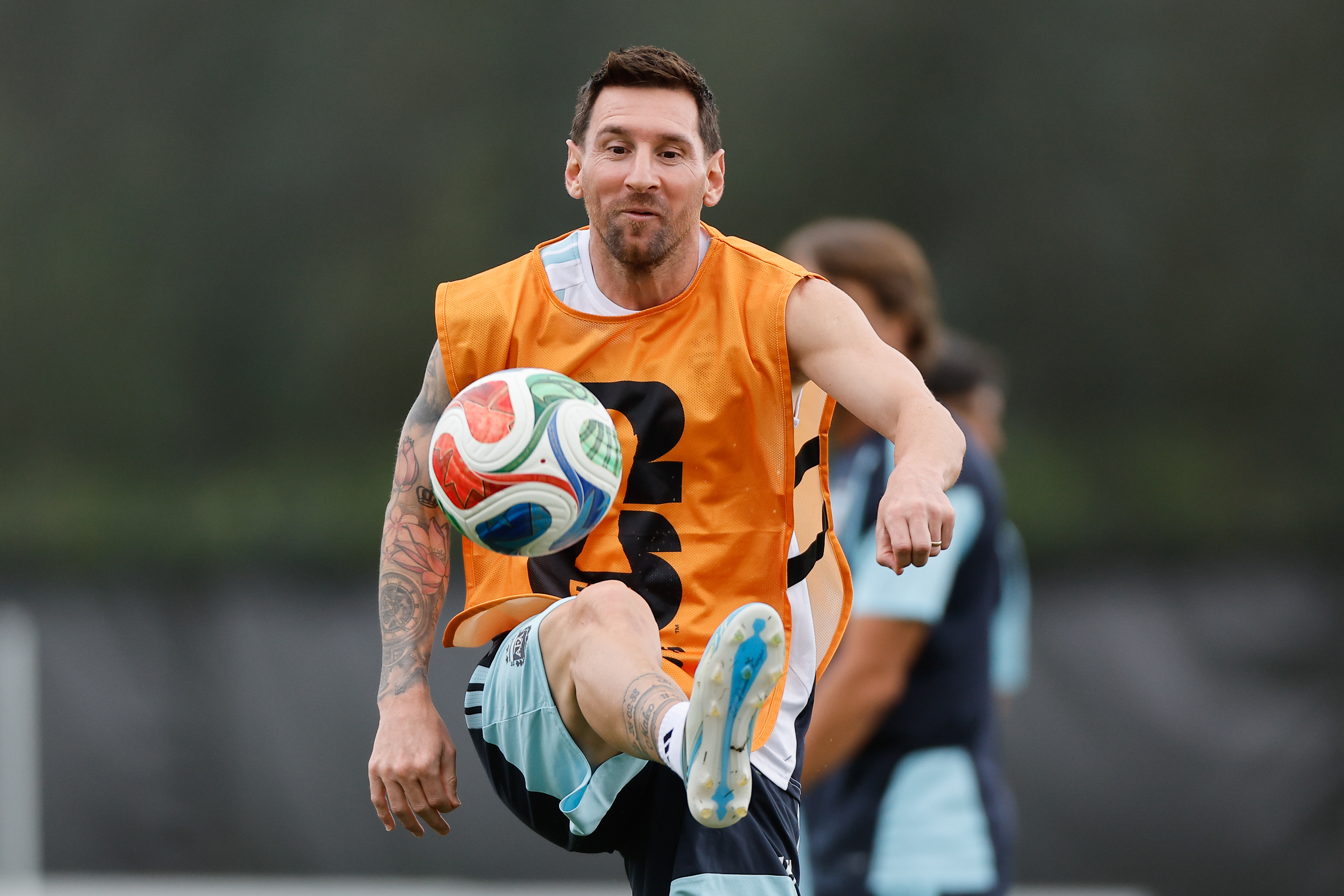 KANSAS CITY, 26/06/2026.- El delantero de la selección argentina de fútbol Leo Messi durante el entrenamiento que el combinado nacional practica este viernes en el Compass Minerals National Performance Center, en Kansas City. EFE/Juan Ignacio Roncoroni
