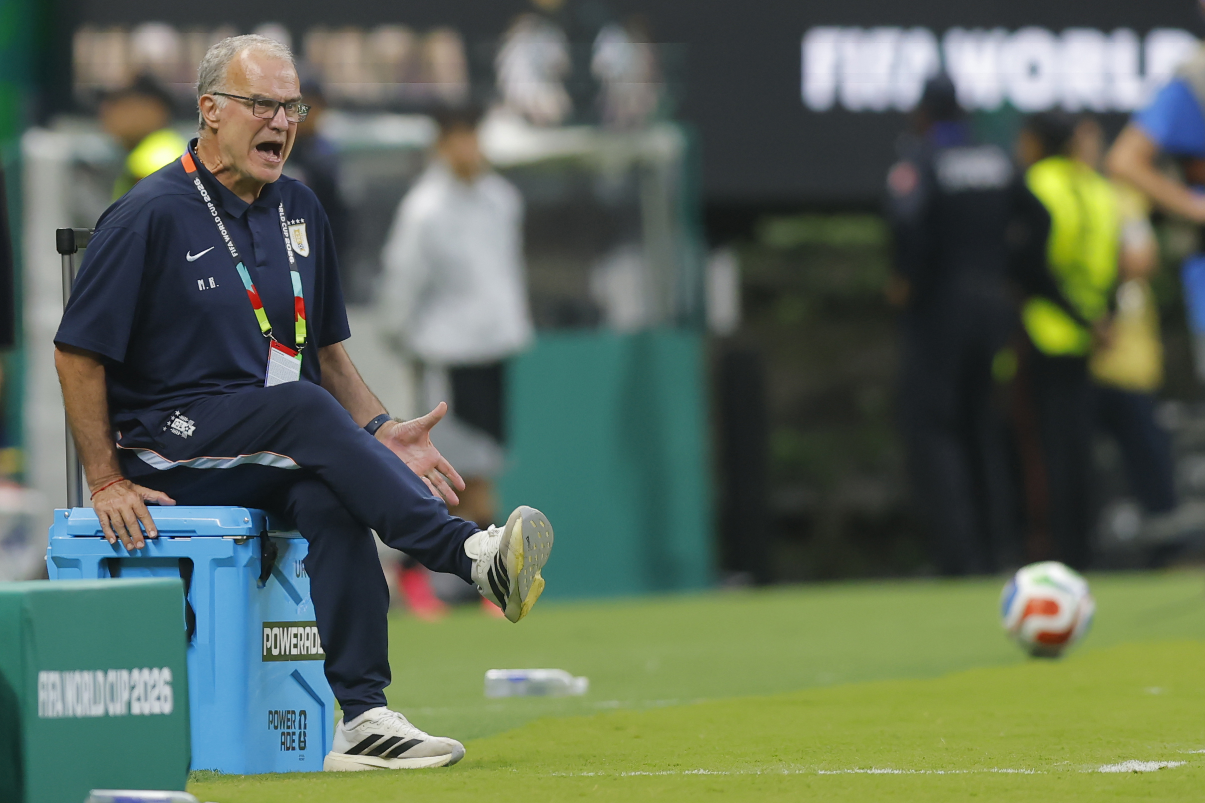 GR6105. GUADALAJARA (MÉXICO), 26/06/2026.- El seleccionador de Uruguay, Marcelo Bielsa, reacciona este viernes, un partido del grupo H del Mundial de la FIFA 2026 entre Uruguay y España en el estadio Akron en Guadalajara (México). EFE/ Francisco Guasco