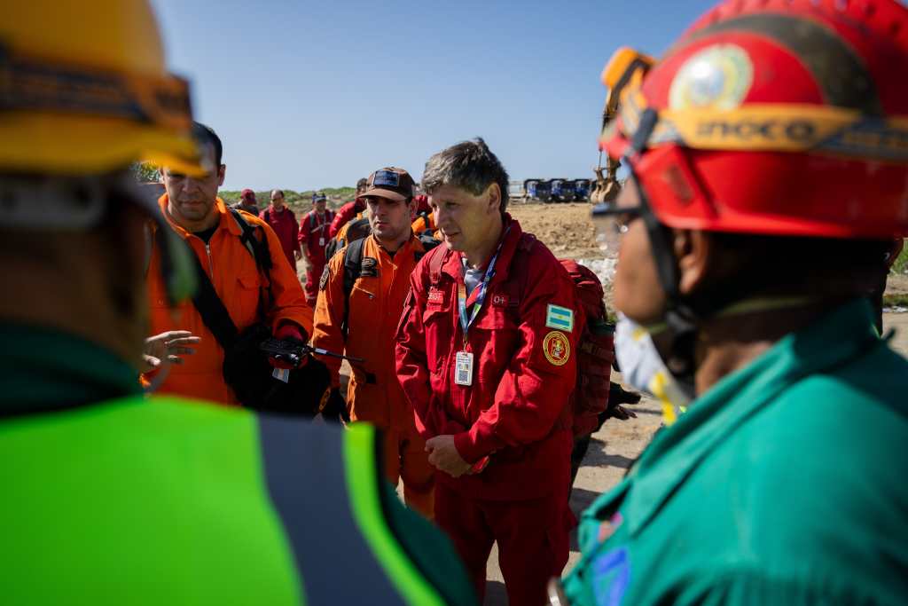 Members of the Urban Search and Rescue team from Argentina arrive this Saturday in La Guaira, Venezuela. (Photo, Free Press: EFE)