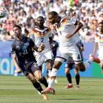 FOXBOROUGH (United States), 29/06/2026.- Jonathan Tah (C) of Germany heads the ball in front of Gabriel Avalos of Paraguay during the FIFA World Cup 2026 Round of 32 match Germany against Paraguay, in Boston, USA, 29 June 2026. (Alemania) EFE/EPA/SHAWN THEW
