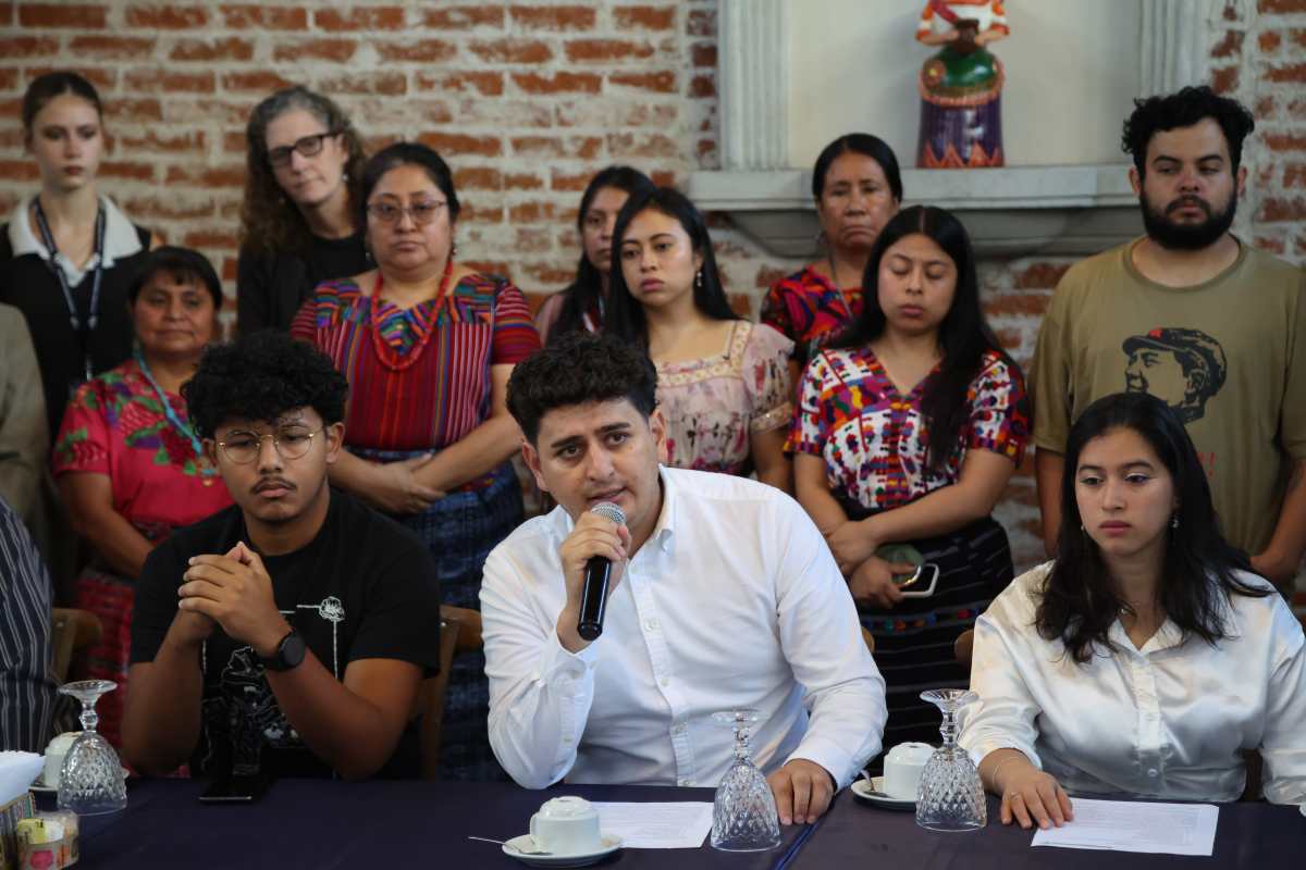 Arévalo rechaza acciones contra estudiantes de la Usac y pide respetar sus derechos