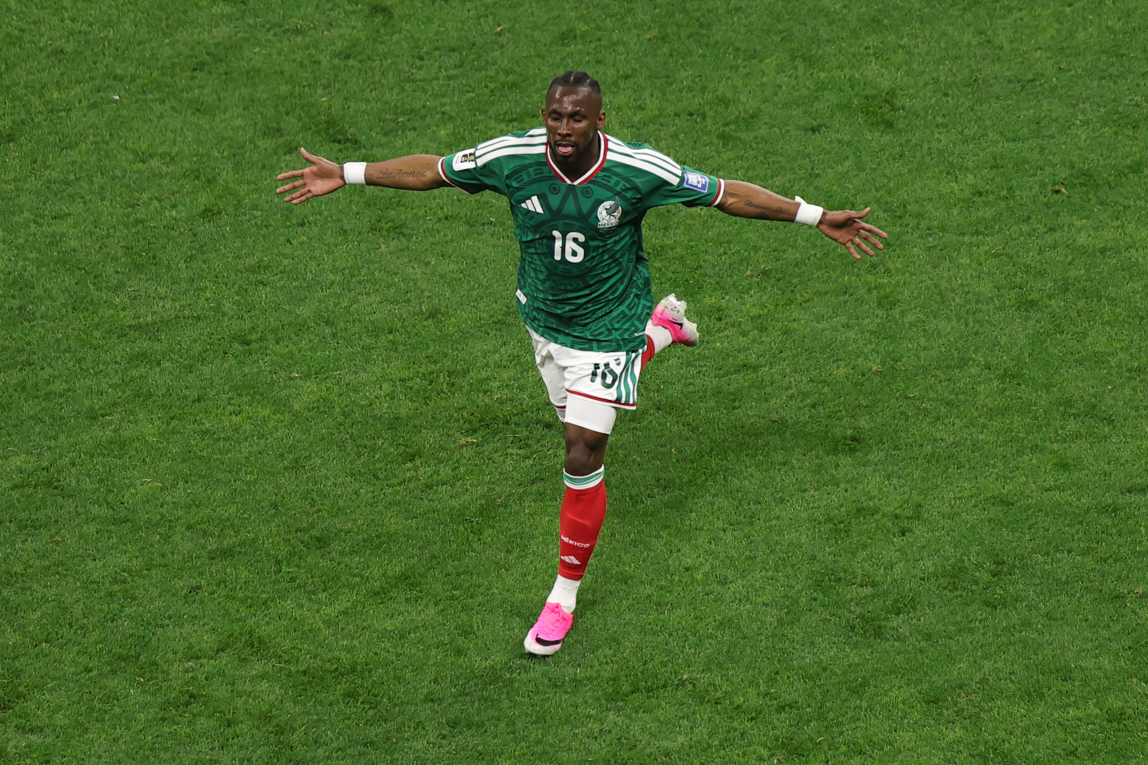 Julián Quiñones hace historia: iguala a dos leyendas de México con su tercer gol en el Mundial 2026