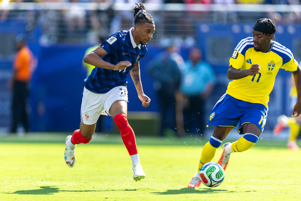 NEW YORK, NEW JERSEY, USA. June 30th: Anthony Elanga #11 of Sweden competes for the ball with Michael Olise #11 of France during the Round of 32 match between France and Sweden at the FIFA World Cup 2026 at New York New Jersey Stadium in New York, New Jersey, USA. (PHOTO BY STRAFFONIMAGES/WANDER DE OLIVEIRA/MANDATORY CREDIT/EDITORIAL USE/NOT FOR SALE/NOT ARCHIVE)