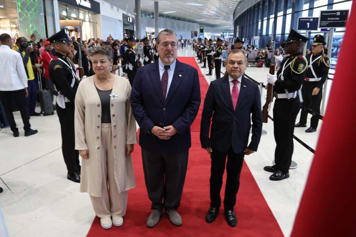 Guatemalan President Arévalo arrives in Panama for bicentennial of Amphictyonic Congress