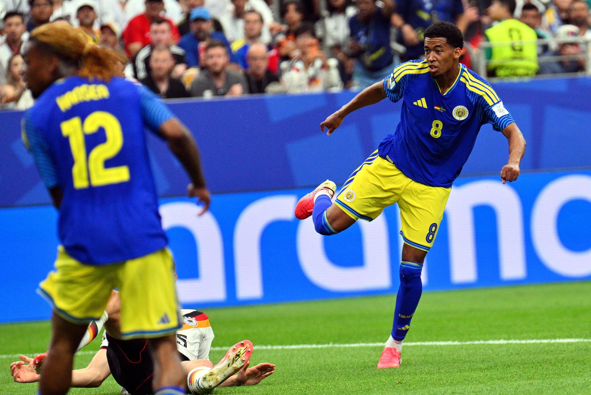 HOUSTON (United States), 14/06/2026.- Livano Comenencia of Curacao (R) scores the 1-1 during the FIFA World Cup 2026 group stage match Germany against Curacao, in Houston, USA, 14 June 2026. (Alemania) EFE/EPA/SAM WASSON