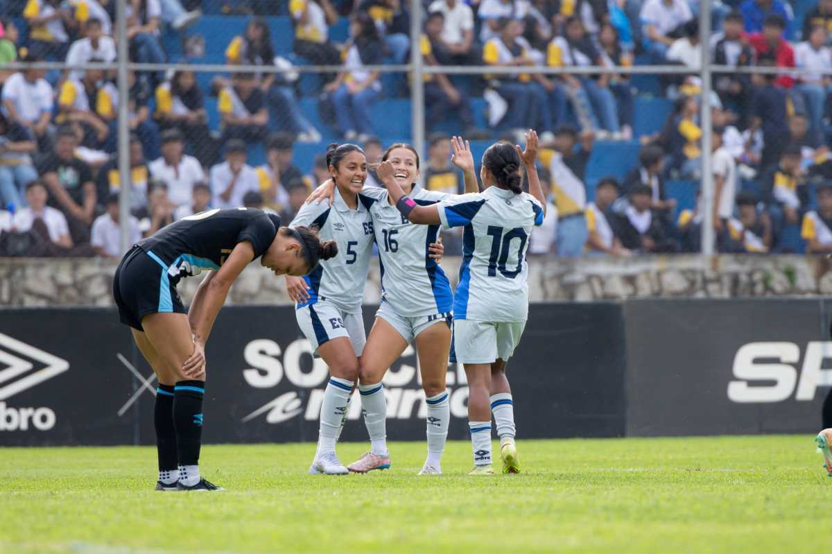 Baile salvadoreño: Guatemala sufre una goleada que