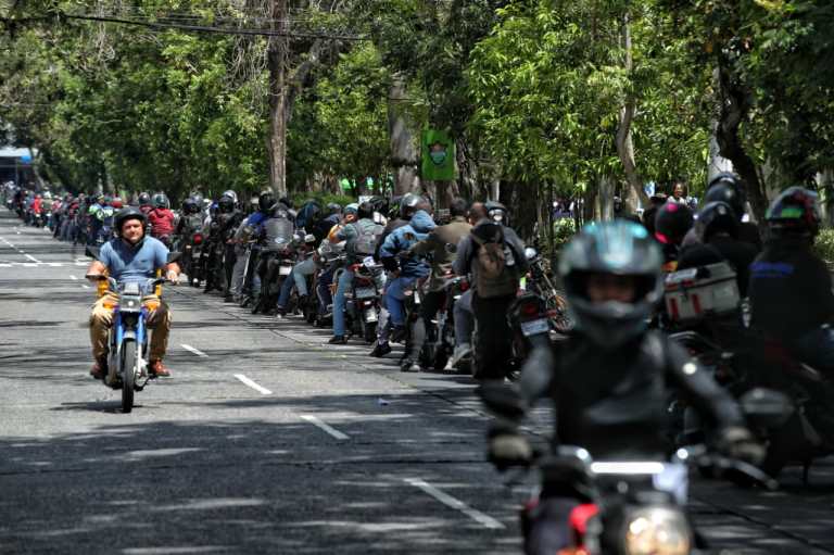 Motoristas participan en cursos de manejo seguro y obtienen rebajas de hasta 6