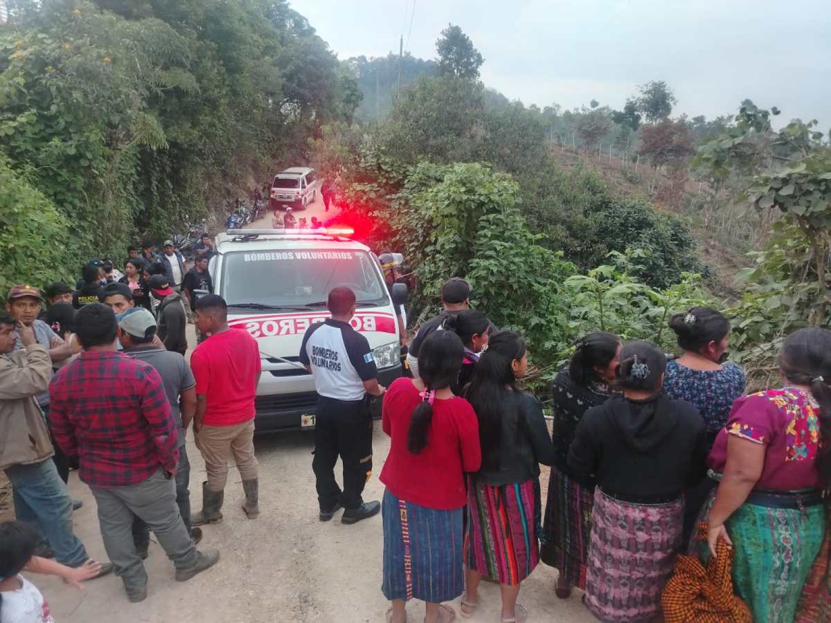 Localizan dos cuerpos envueltos en plástico y entre matorral
