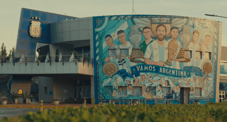 Marcas, cultura, los Beatles y hasta un rey: Las convocatorias más creativas del Mundial 2