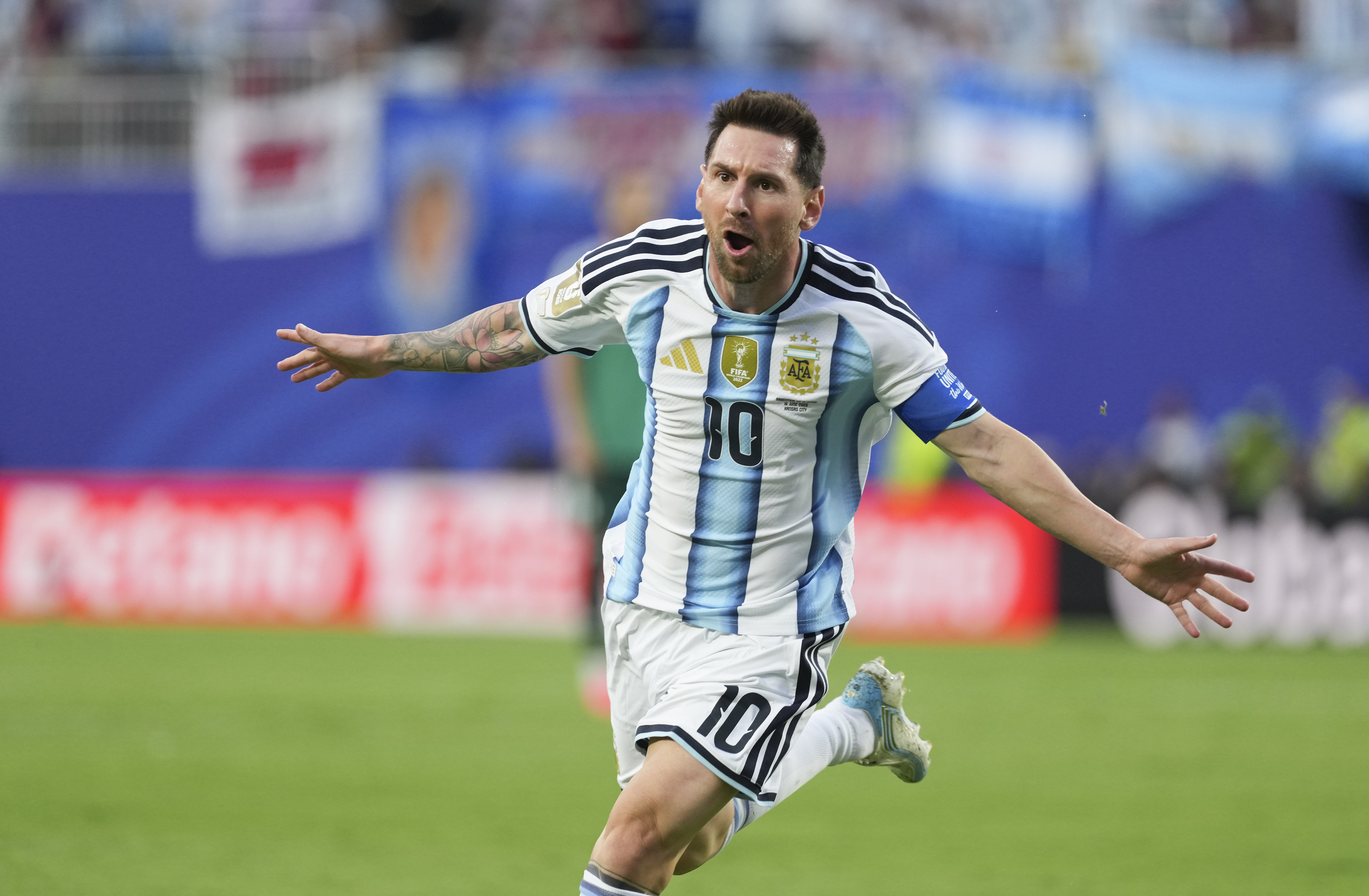 KANSAS CITY, MISSOURI, UNITED STATES. JUNE 16TH: LIONEL MESSI OF ARGENTINA CELEBRATES HIS SCORE DURING THE GROUP J MATCH BETWEEN ARGENTINA AND ALGERIA AT THE FIFA WORLD CUP 2026, HELD AT KANSAS CITY STADIUM IN KANSAS CITY, MISSOURI, UNITED STATES. (PHOTO BY STRAFFON IMAGES/XINHUA/DU YU/MANDATORY CREDIT/EDITORIAL USE/NOT FOR SALE/NOT ARCHIVE).