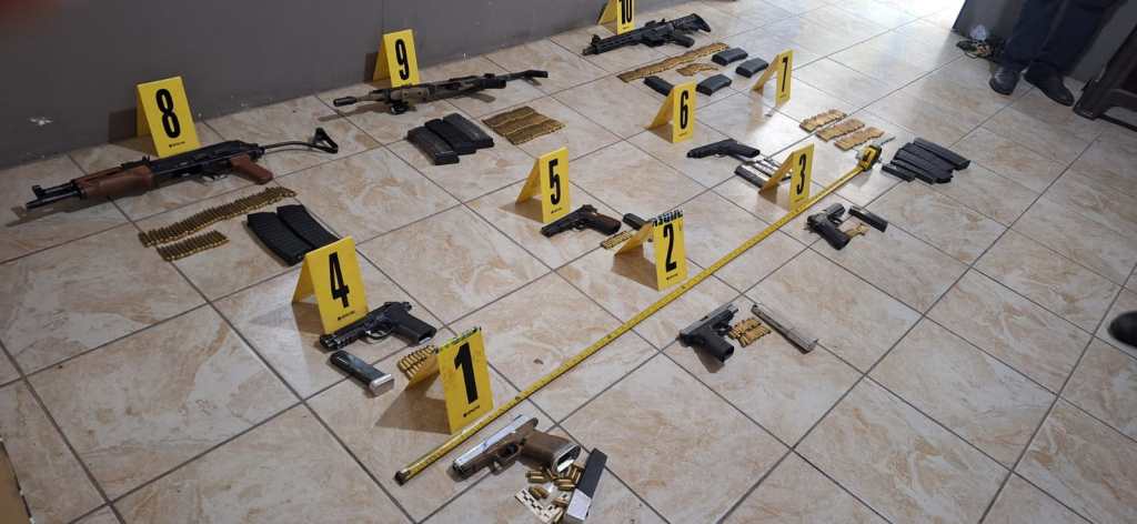 Firearms seized by the PNC during an operation against an alleged criminal structure in Morales.
