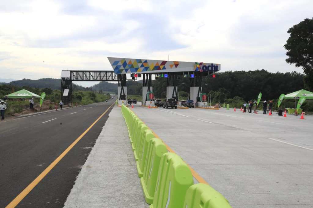 Cars at toll station on the Xochi highway on the South Coast