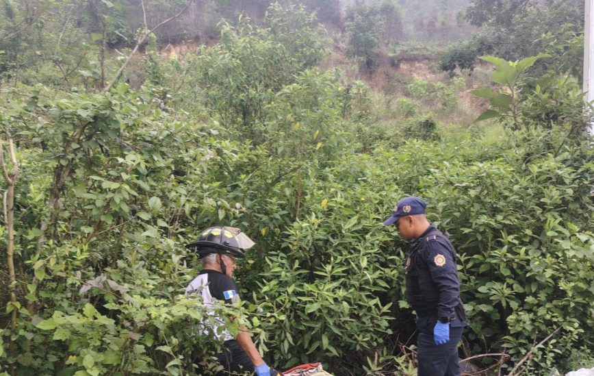 Localizan cadáver envuelto en sábanas en la ruta a San Pedro Ayampuc